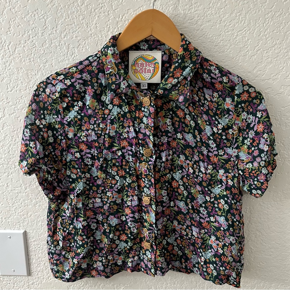 Haley Solar Floral Crop Top with cat buttons 
size xs